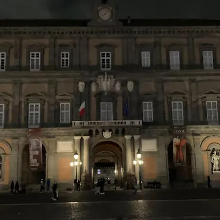 Casa Via Toledo. Centralissima E Vicina Al Porto Naples